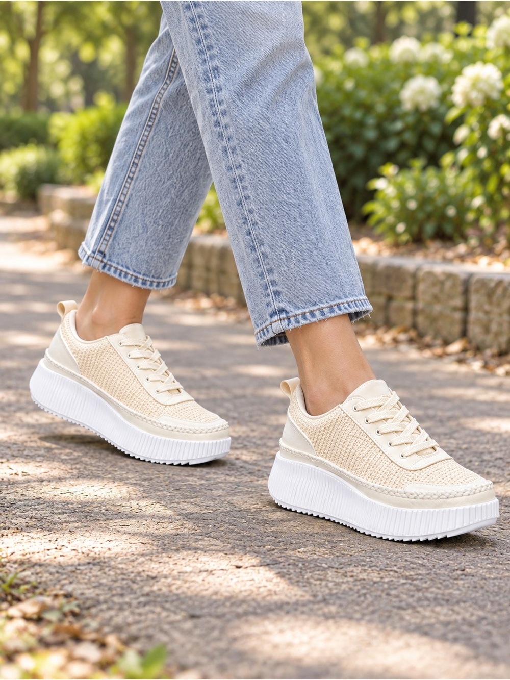 Women’s Berness Pamela woven sneaker Cream Sneaker new in box retail $59.95